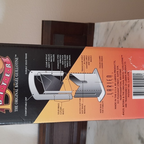 Bagel Biter. The Original Bagel Guillotine - Picture 4 of 8